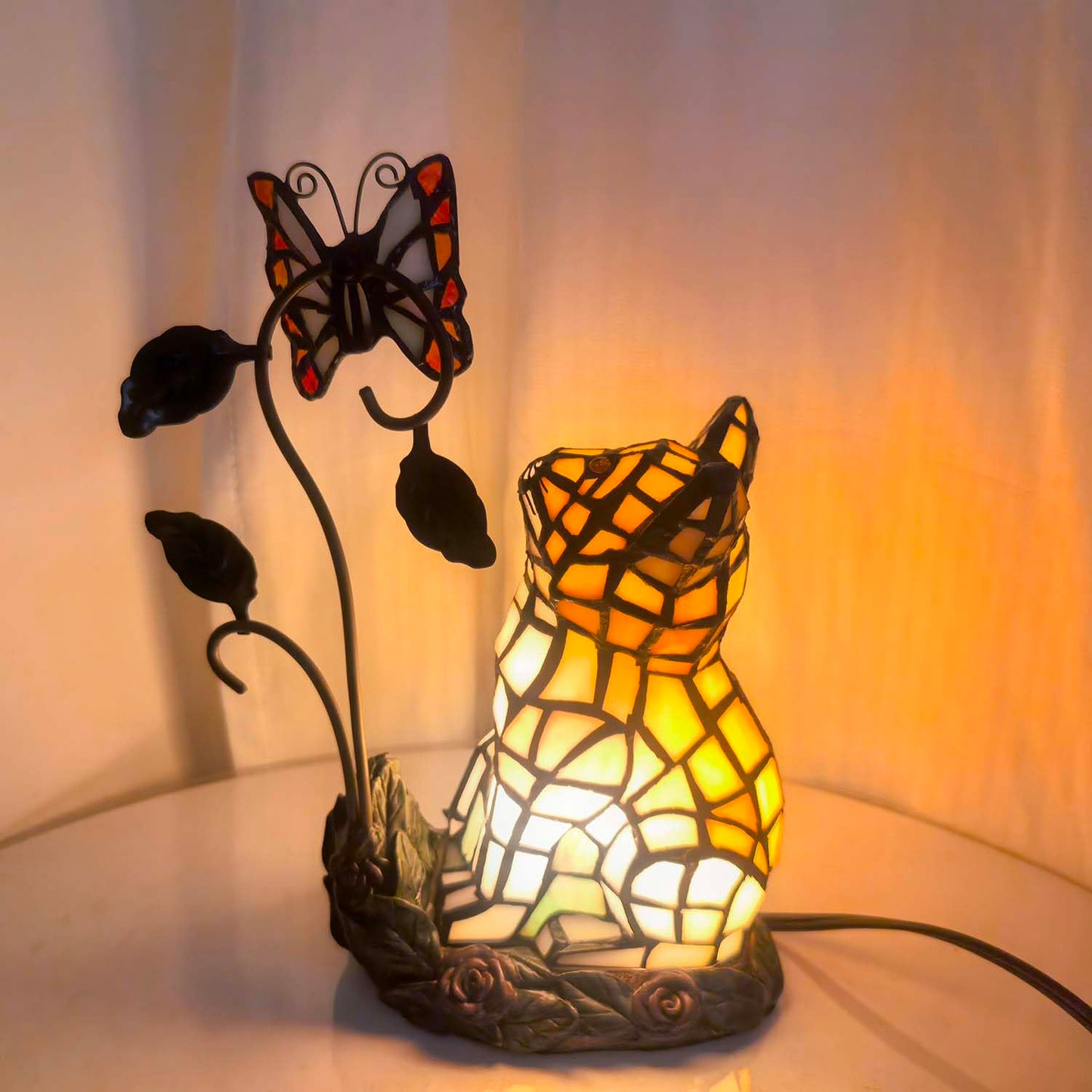 Bieye L10891 Tiffany-Style Stained Glass Cat Accent Table Lamp - Adorable Orange Cat Watching a Butterfly - 10-Inch Tall