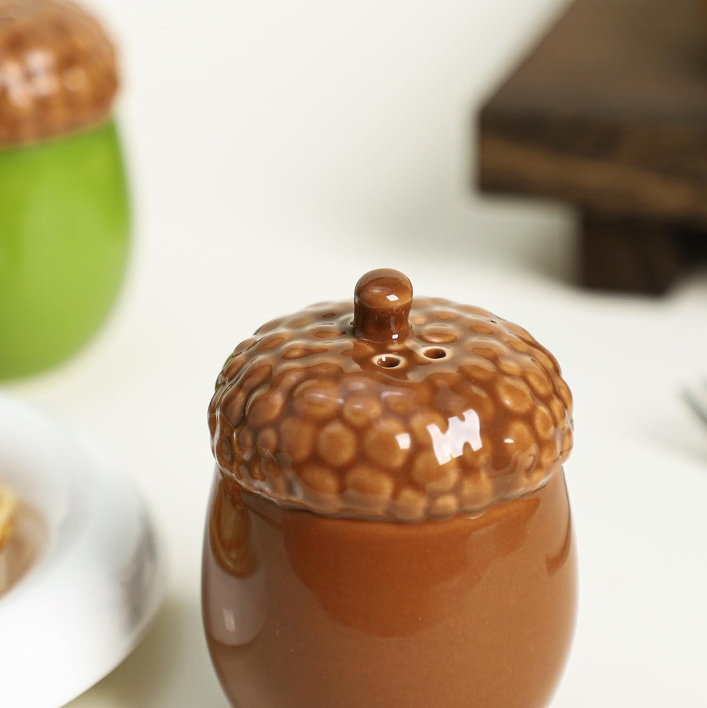 Gaolinci Acorn Salt and Pepper Shakers, Ceramic Salt and Pepper Shakers Set, Table Decoration