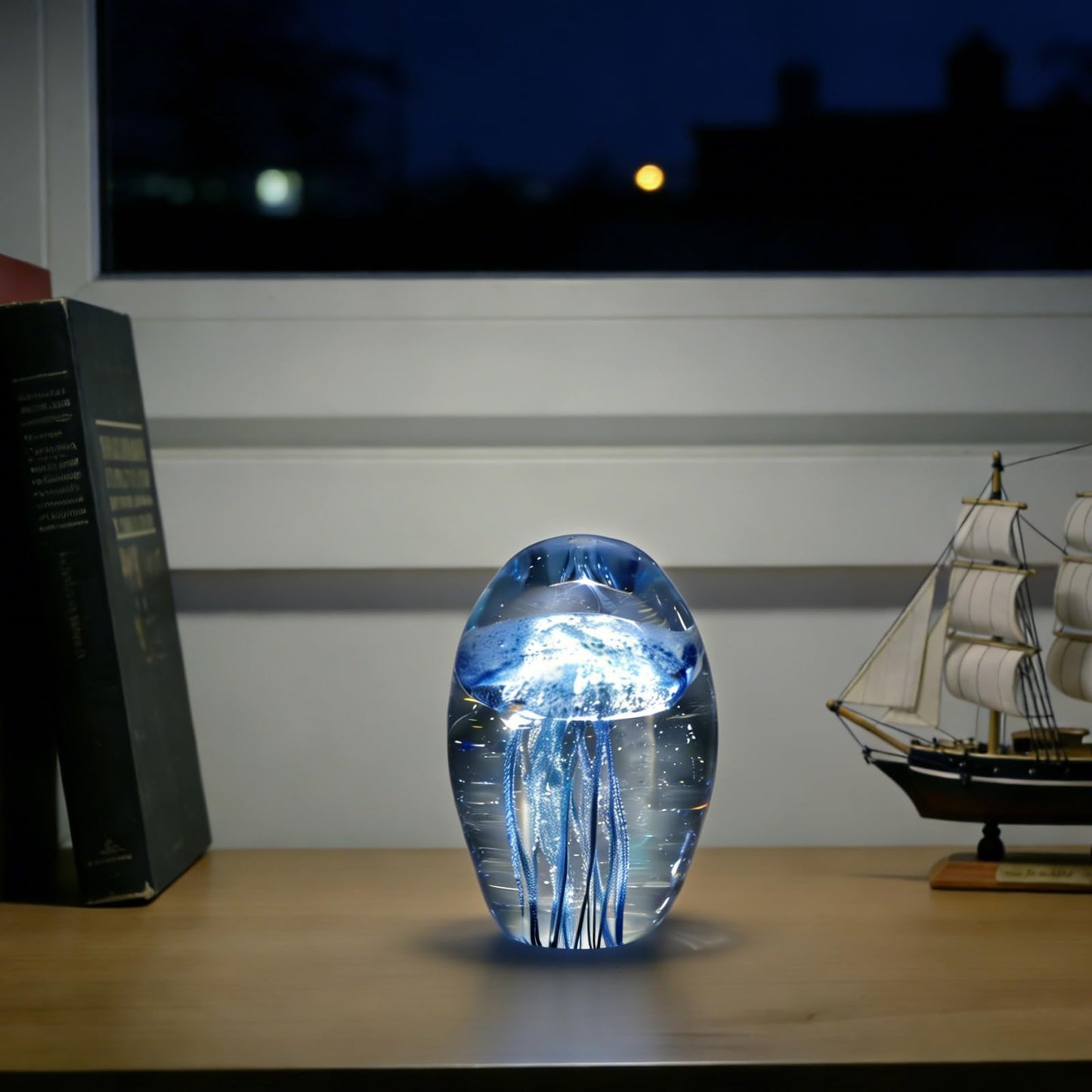 Lovmeety Glass Jellyfish Paperweight, Hand Blown Glass Jellyfish Figurine Sea Creature Paperweight Art Decoration for Home Room Office Party