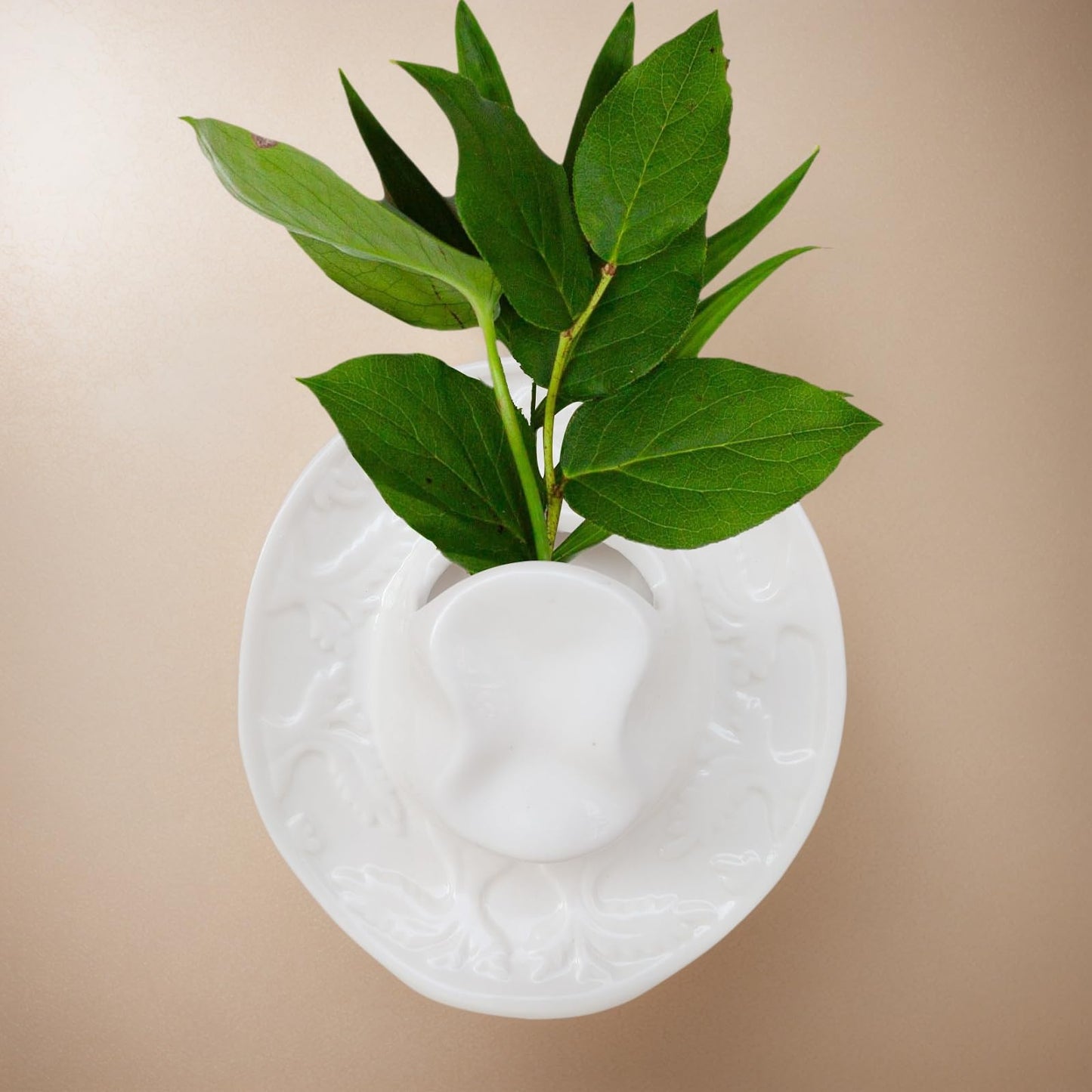 XMMEIMK Vase White Hanging Vase, Ceramic Cowboy Hat Wall Plant Holder, Unique Modern 3D Wall Art Decoration