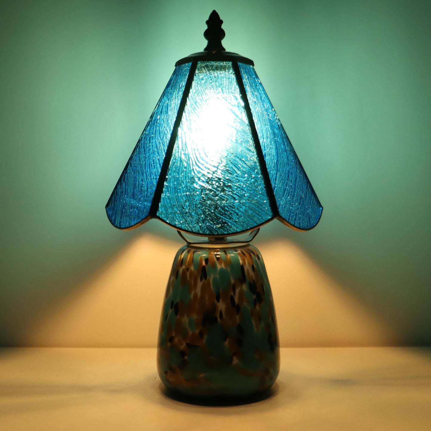 MQYXH Tiffany Style Stained Glass Table Lamp 12 Inch - Blue Stripe
