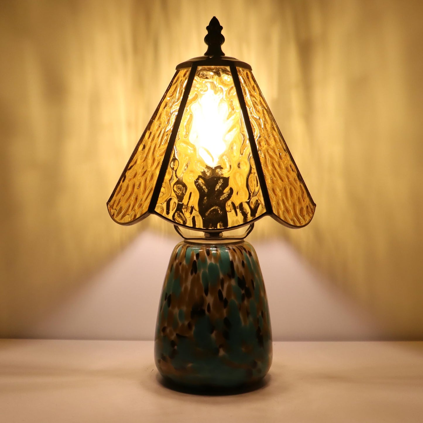 MQYXH Tiffany Style Stained Glass Table Lamp 12 Inch - Yellow Ripple