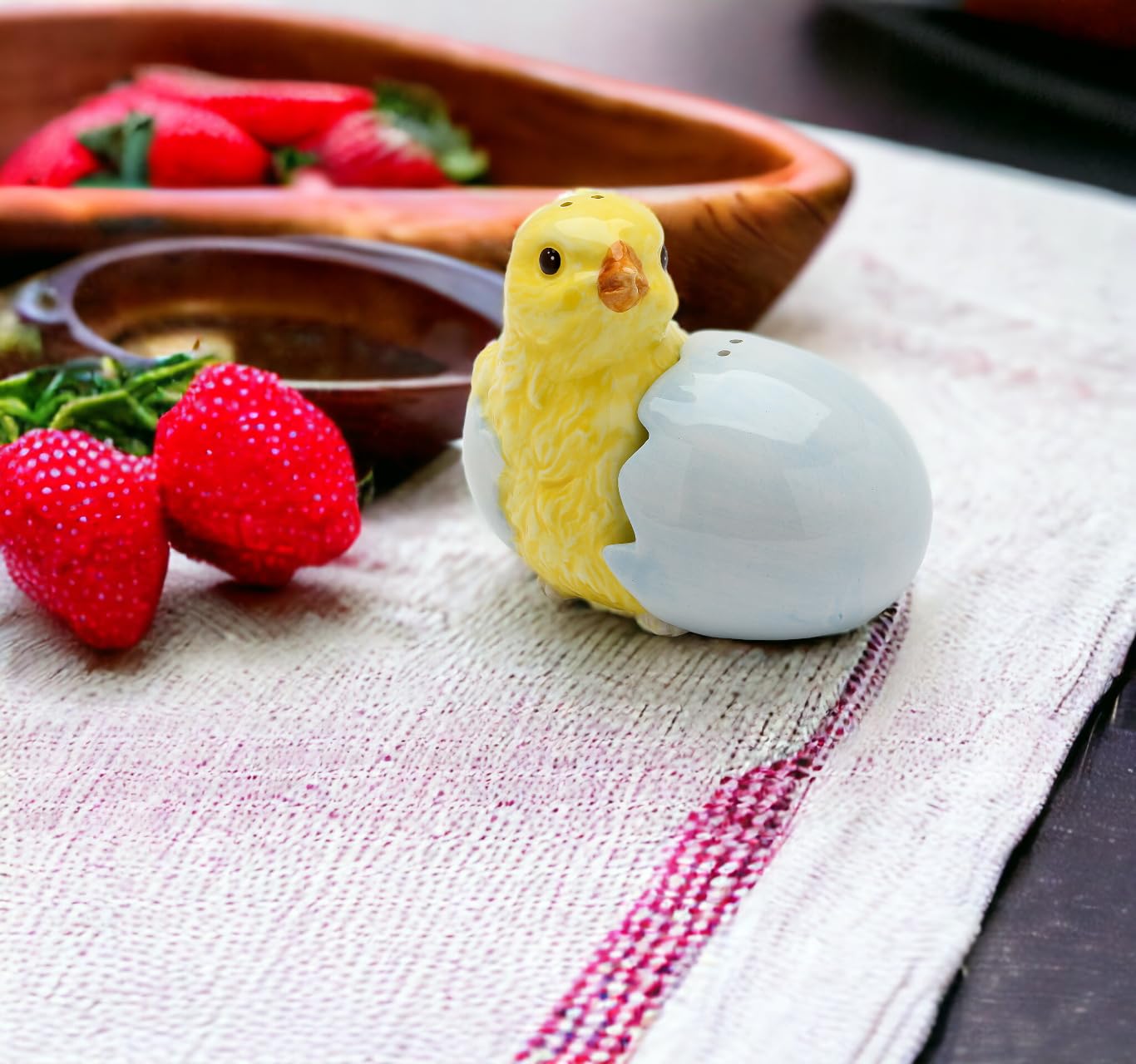 Fine Ceramic Baby Chick Chicken with Hatched Egg Salt & Pepper Shakers Ser, 3-1/8" H