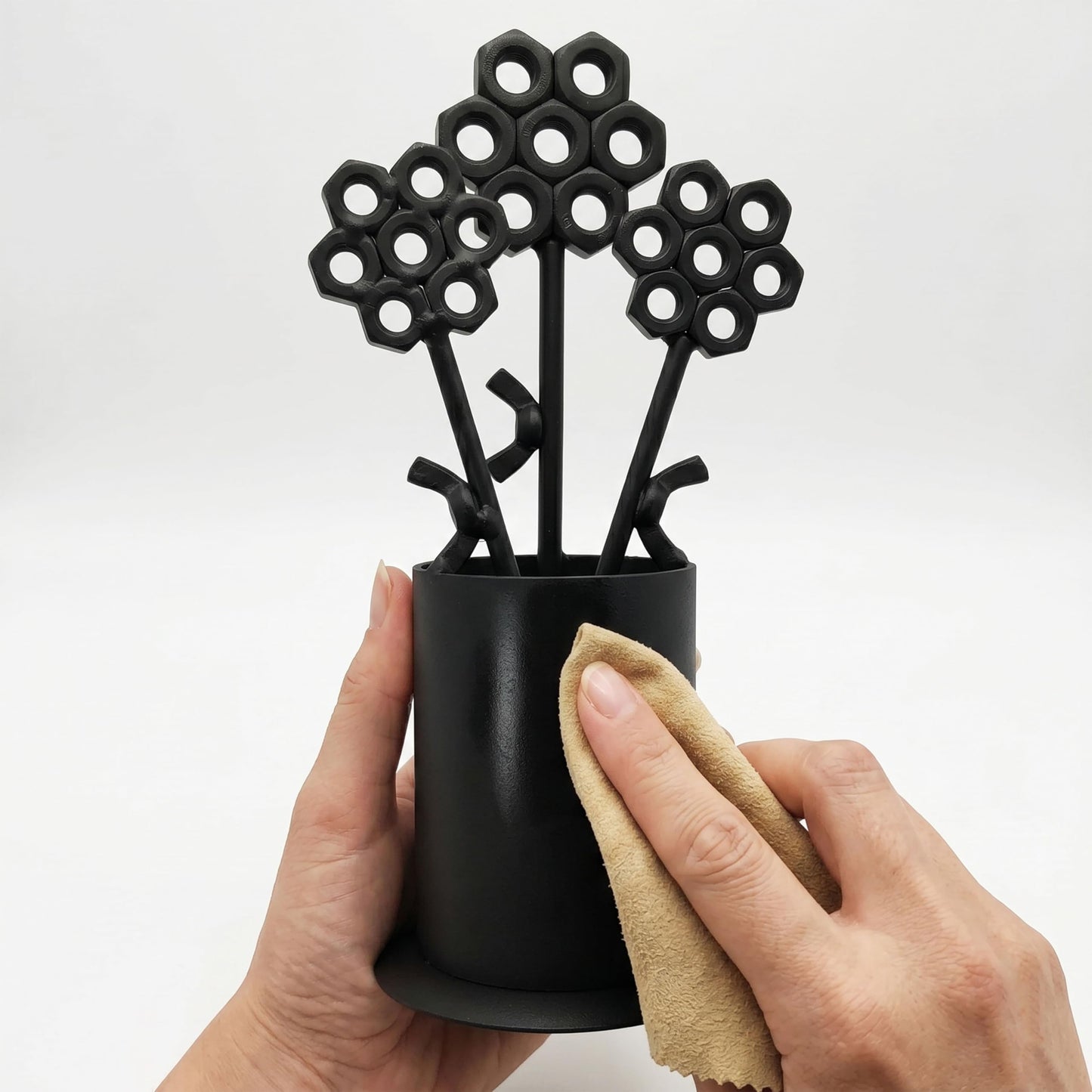Zckjnoi Black Metal Sculpture Vase with Iron Flowers Metal Art Black Vase Decor for Living Room Decor Dining Room Decor Black and White Bathroom Decor Office Art Metal Sculptures Home Decor