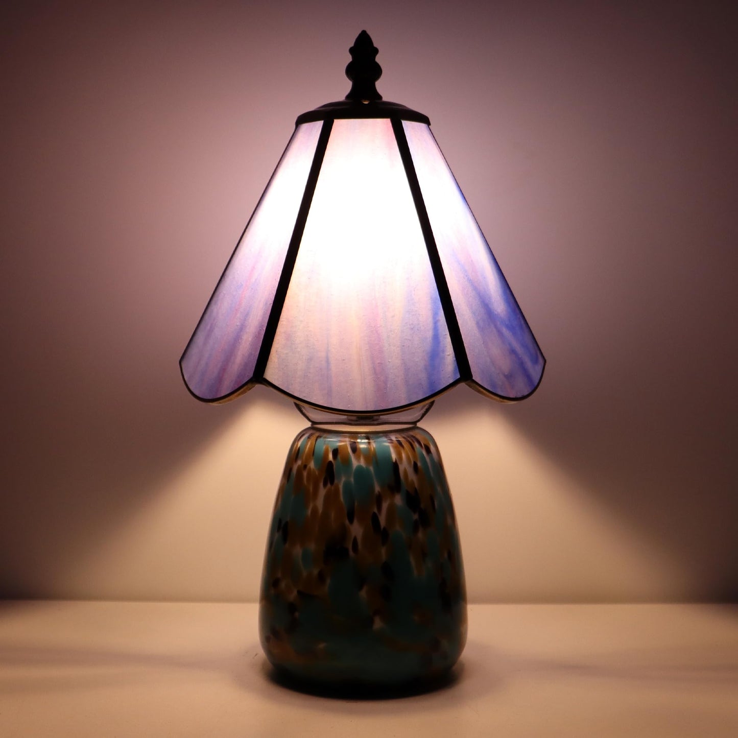 MQYXH Tiffany Style Stained Glass Table Lamp 12 Inch - Purple