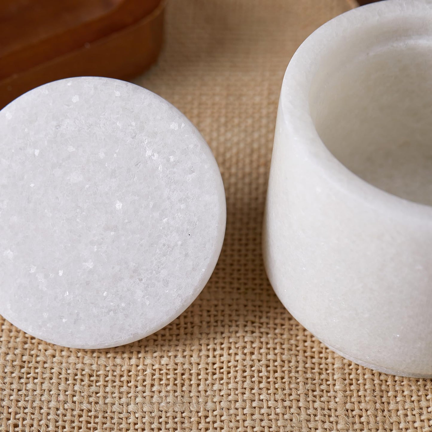 QISENMOR Natural Marble Salt Cellar with Lid, Stone Salt Bowl,Spice jar,Handcrafted Seasoning Storage Box for Kitchen Counte (White)