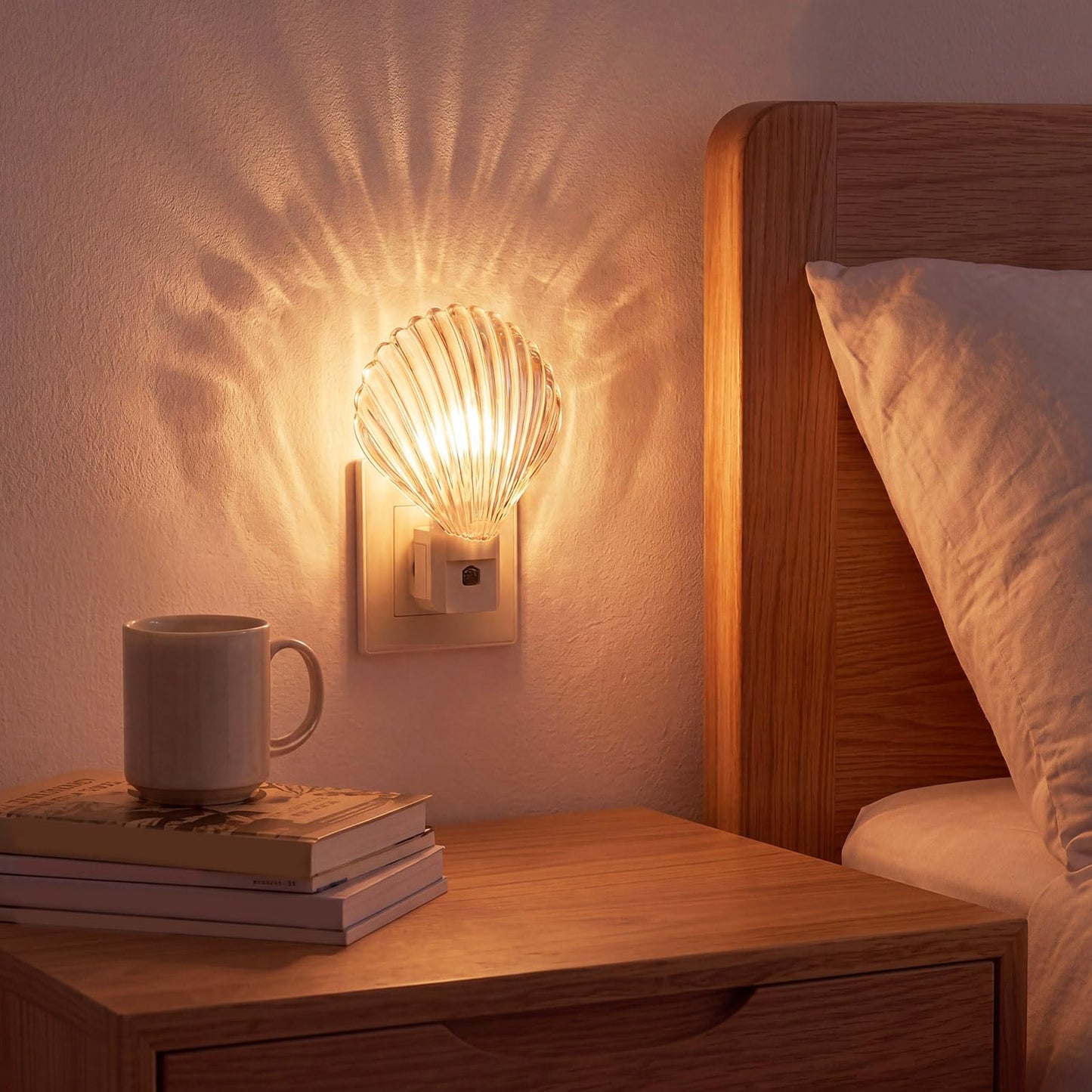 Ropoloogy 1 Pcs Coastal Night Light LED Night Lighting Plug into Wall with Light Sensor Sea Bathroom Decor Ocean Glass Rotating Nightlights White Soft Lighting for Home Hallway Bedroom (Seashell)