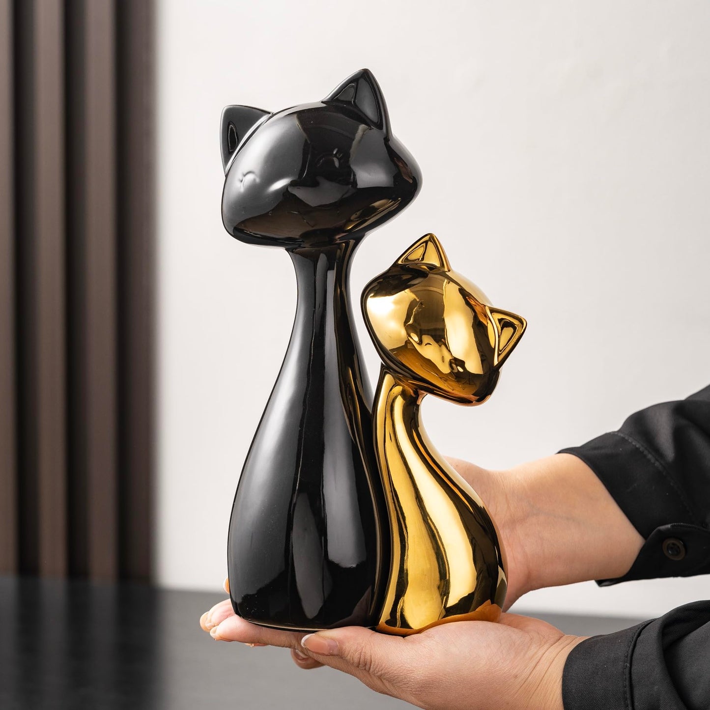 SURE YUESI Ceramic Cat Statue Set, Black & Gold Cute Cat Figurines, Lucky Cat Desk Decor for Cat Lovers, Modern Collectible Home Decor for Bookshelf & Living Room