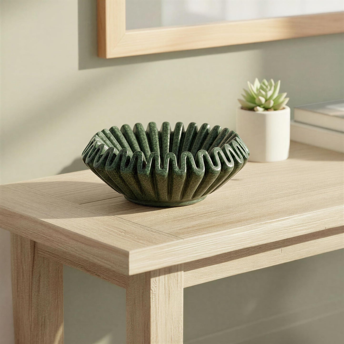 Creative Co-Op Round Marble Pleated Dish, Black