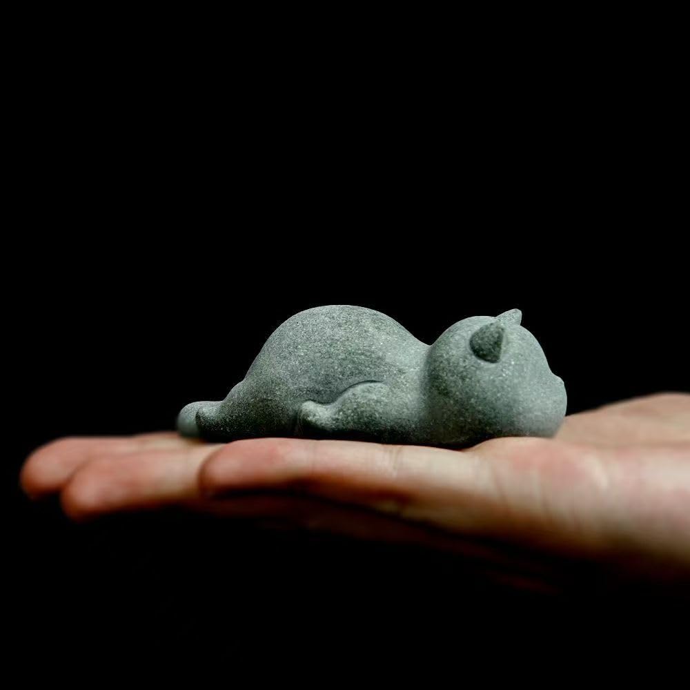 livelyfish Cute Cat Figurine Lucky Cat Statue Sandstone Animal Sculpture Tea Pet Tabletop Ornaments Micro Landscape Fairy Garden Aquarium Decor (B)