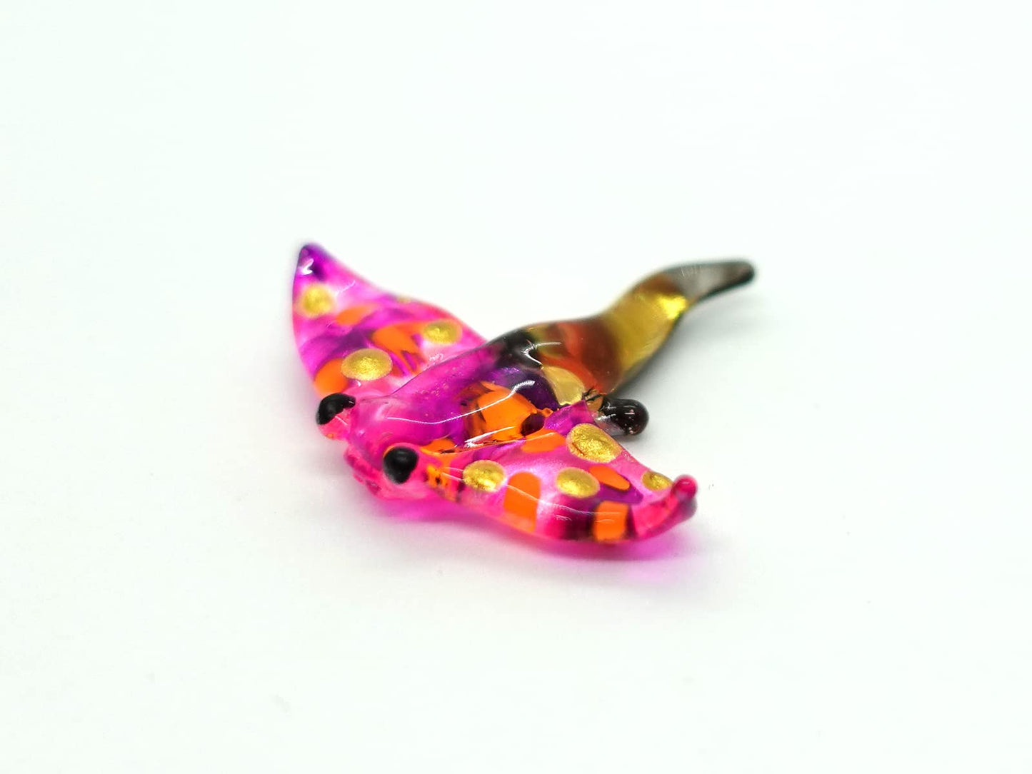 Sansukjai Manta Ray Tiny Miniature Glass Figurine – Handmade 1-Inch Blown Glass Animal – Cute Ocean Decor – Collectible Gift (Pink Purple)