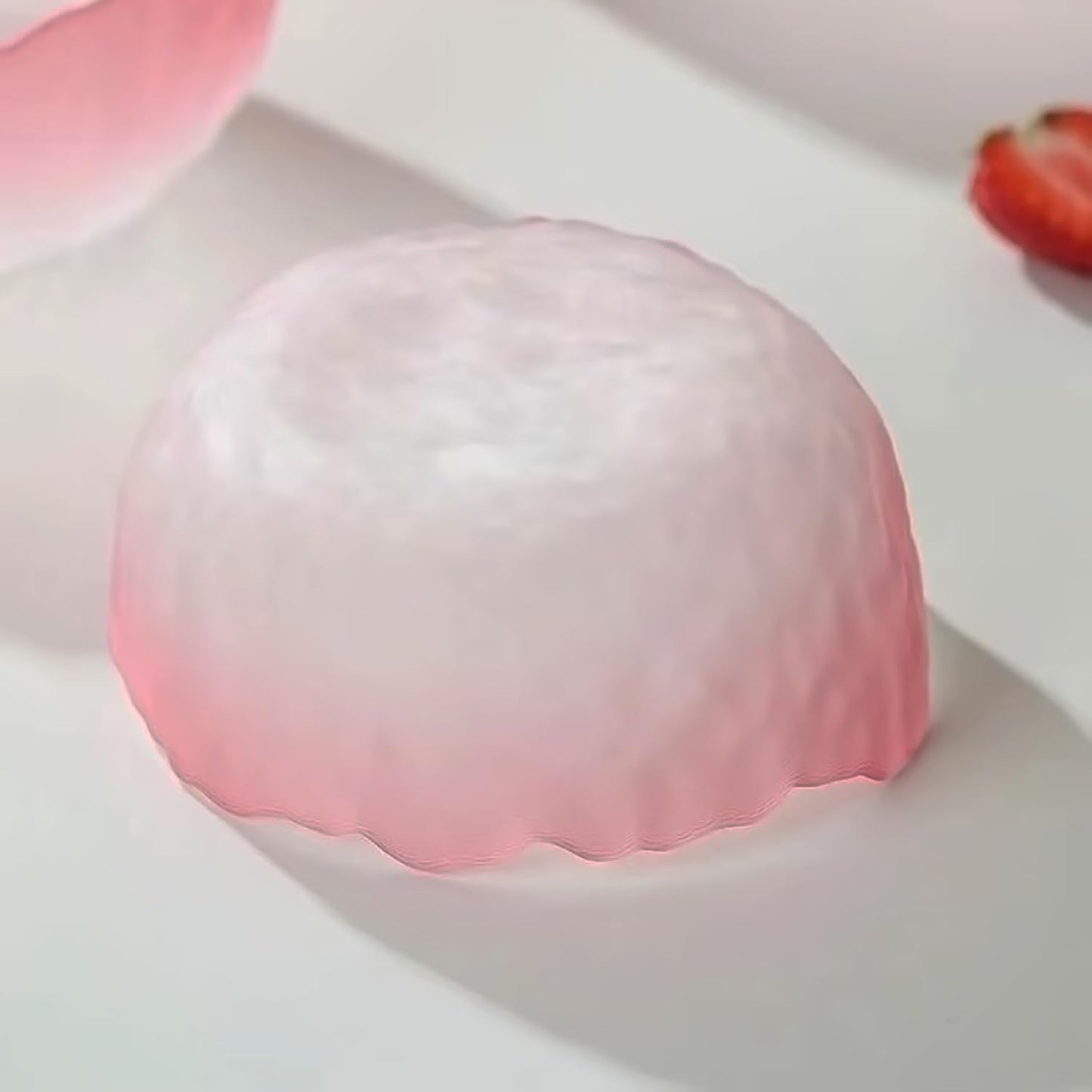 SYXLTSH Glass Salad Bowl Irregular Lotus Flower Shape Serving Bowls, Mixing Nut Bowls for Kitchen Fruist, Snack, Dessert, and Ice Cream Candy Dishes (Crystal Gradient Pink, 6.5")