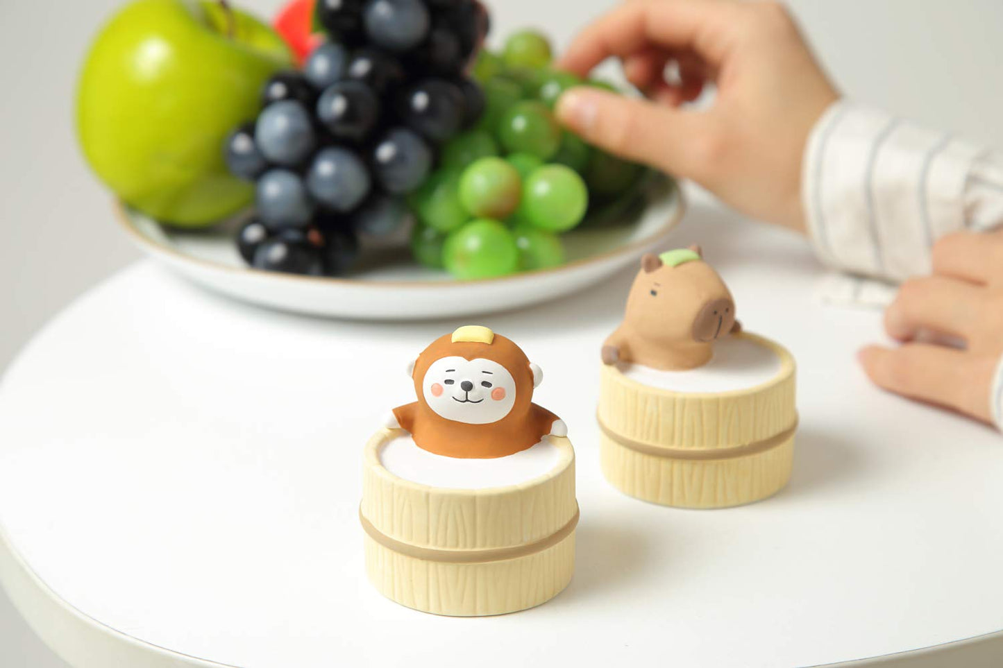 Aroma Ceramic Stone Diffuser [Japan Import] Aromatherapy Essential Oil Diffuser, Non Electric, Passive, Unique, Cute, Animal, Design for Women, Men, and Gifts (Bathing Capybara)