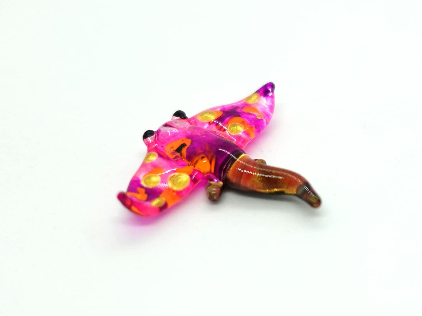 Sansukjai Manta Ray Tiny Miniature Glass Figurine – Handmade 1-Inch Blown Glass Animal – Cute Ocean Decor – Collectible Gift (Pink Purple)