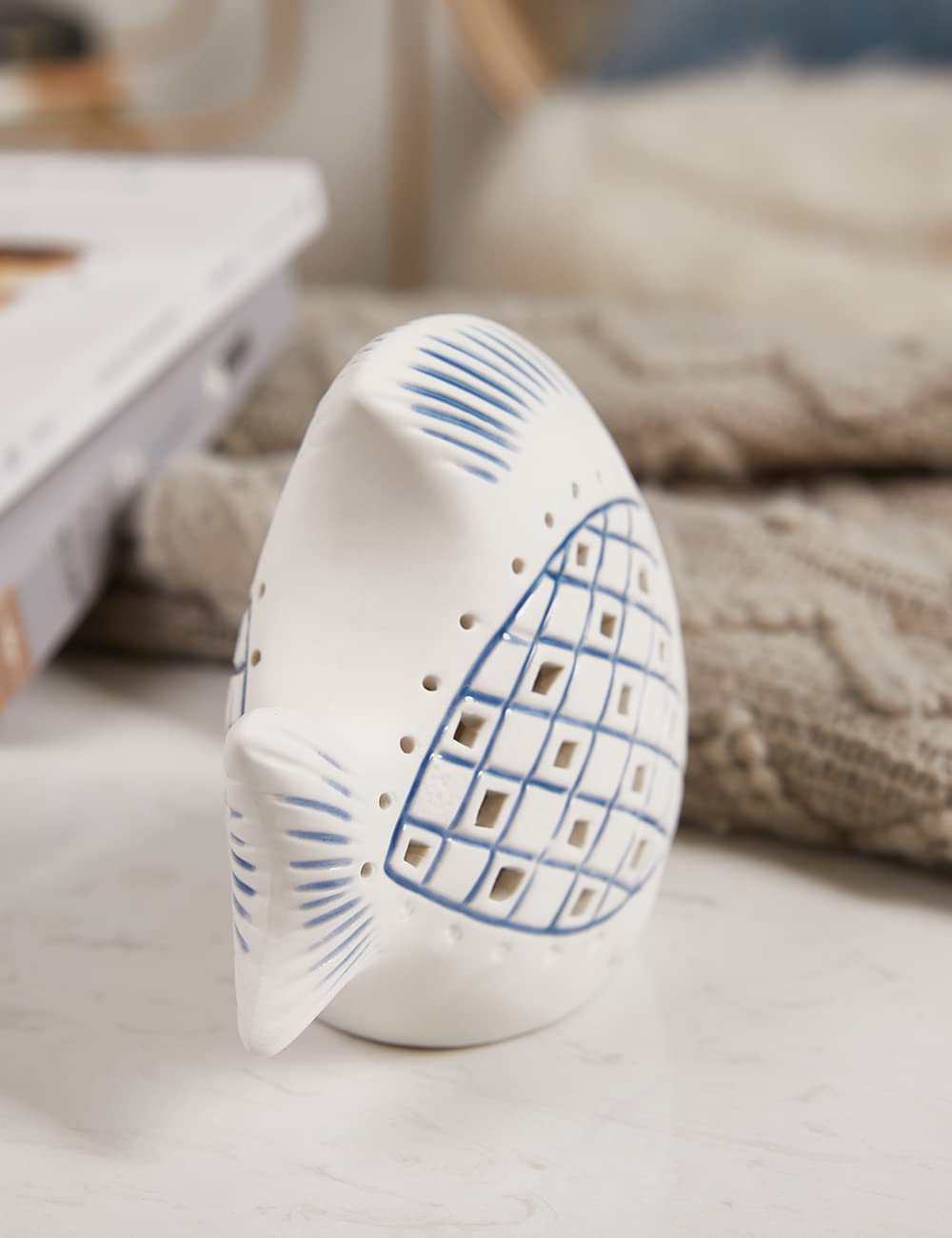 SEINHIJO Fish Statue Figurine LED Ocean Decor Modern Sculpture Home Gift for Table Centerpiece Art Ceramic 5.9 Inch