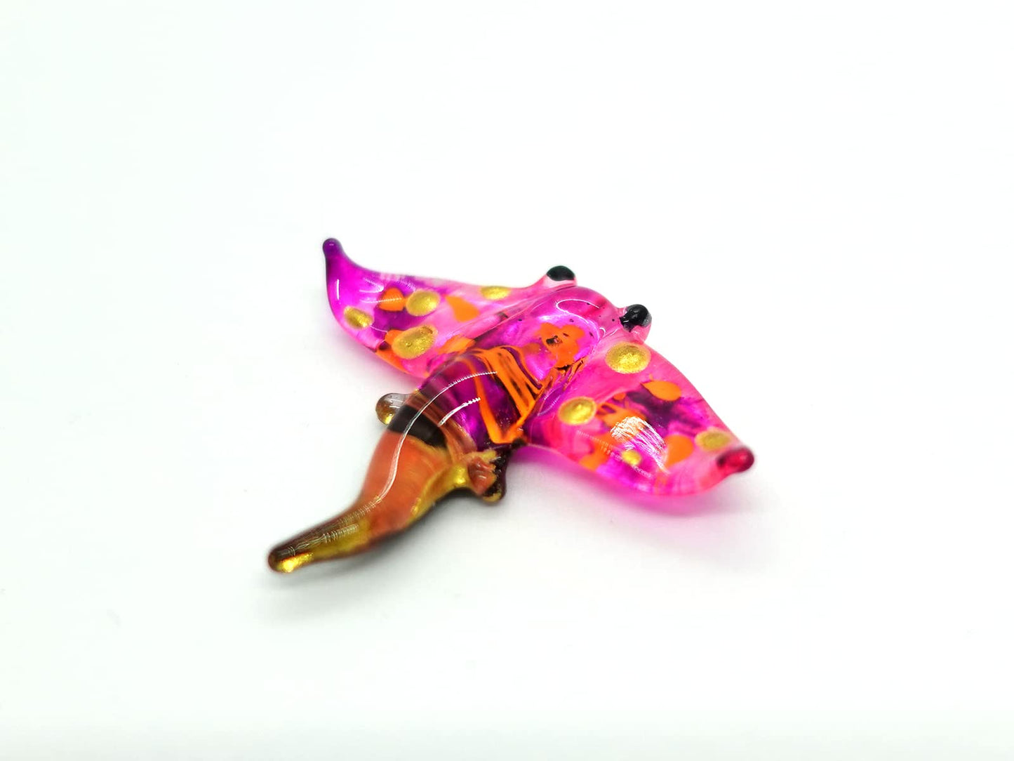 Sansukjai Manta Ray Tiny Miniature Glass Figurine – Handmade 1-Inch Blown Glass Animal – Cute Ocean Decor – Collectible Gift (Pink Purple)