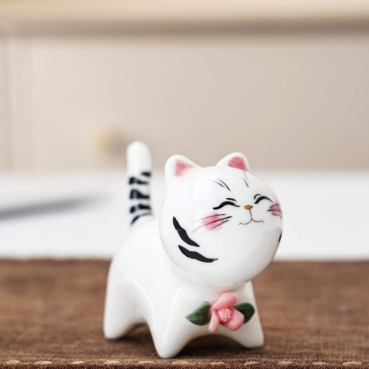RiJinDuoJin Handmade Ceramic Cat Figurine, Cute Lucky Healing Cat Themed Decorative for Cat Lovers, Ideal for Desk, Bookshelf, Nightstand & Home Decor, for Mother’s Day, Easter, Birthday, Men & Women