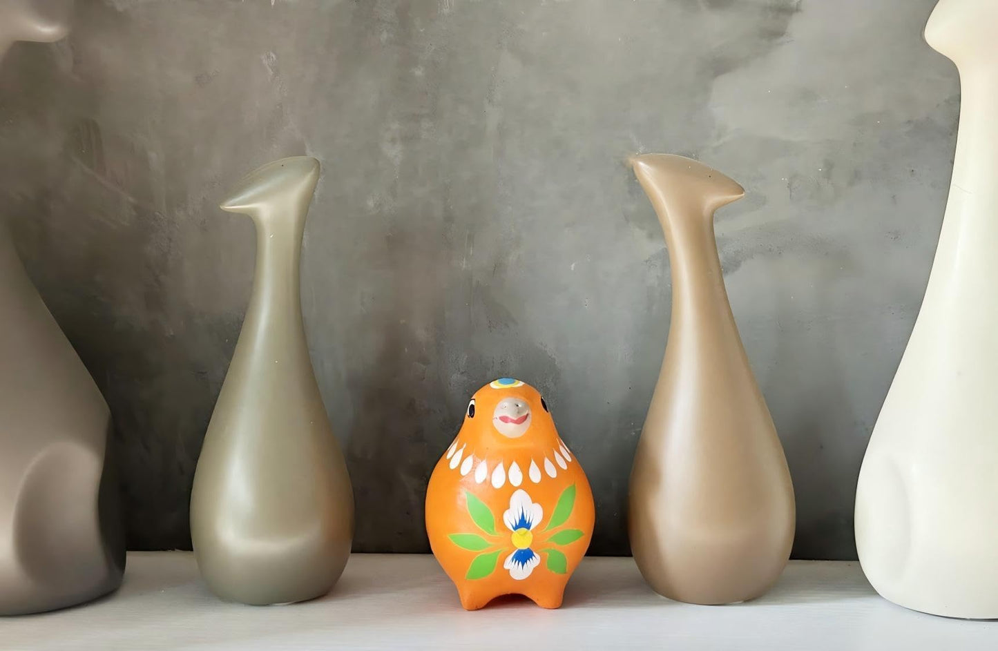 Qecueoua Decorative Clay Bird Figurines Hand-Painted Folk Art Design Collectible Smal Figurines Holiday Birthday Couples Friend Unique Gift Idea Decorative Home Art Table Bring Good Luck (Orange)