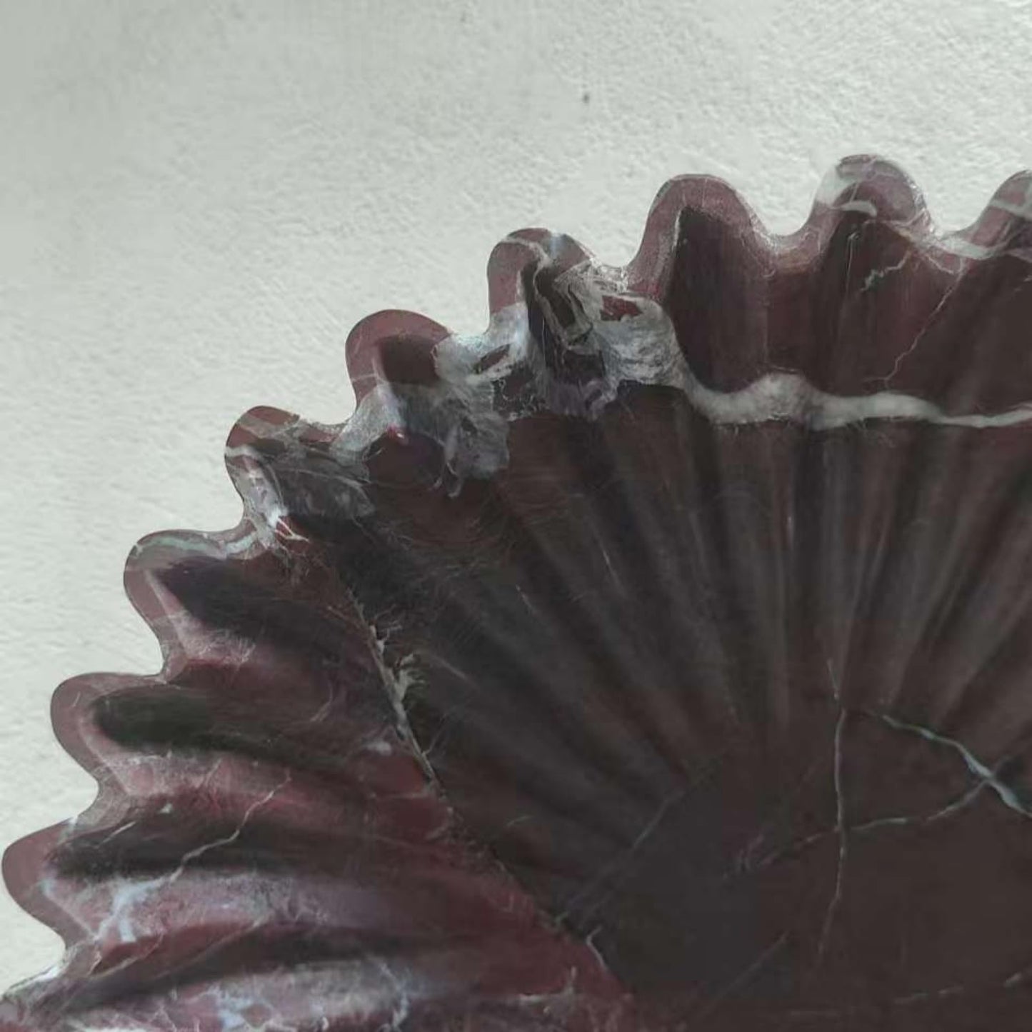SourcTrek Ruffle Scallop Decorative Bowl,10-inch Large Natural Stone Purplish Red Bowl,Modern Handicraft Fruit Bowl and Key Bowl for Kitchen Counter Entryway (Rosa Levanto)
