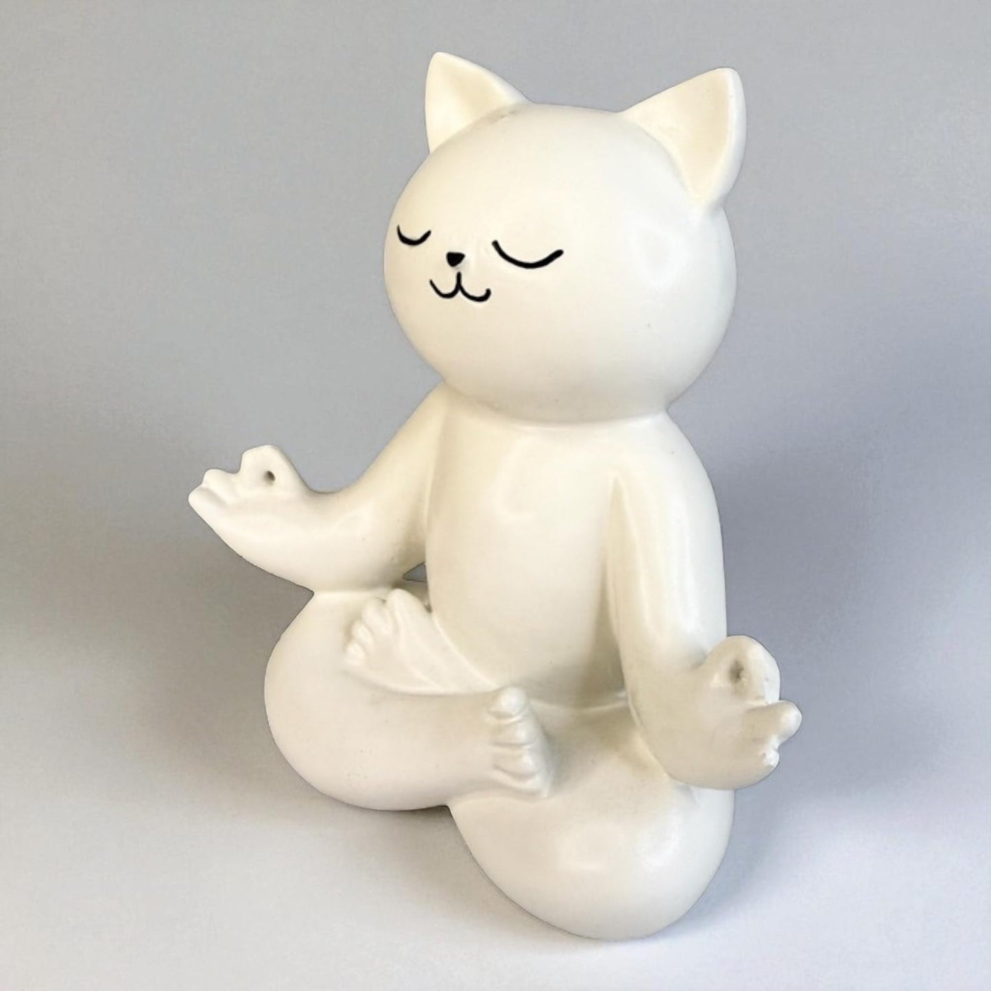 Top Brass Yoga Cat Figurine – Playful White Resin Zen Kitty Statue for Home Meditation Décor, Fun Gift for Pet Lovers & Yogis