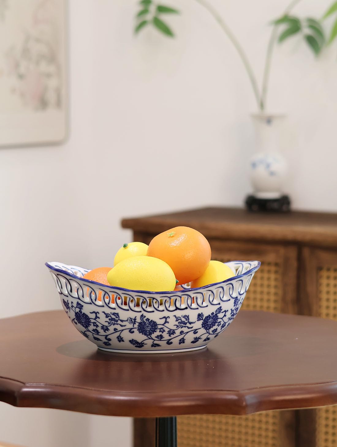 Aimusego Blue and White Porcelain Fruit Bowl, Hand Painted Floral Retro Hollow Ceramic Fruit Tray Plate Dish, Colander, Chinoiserie Oval Decorative Candy Serving Basket for Housewarming