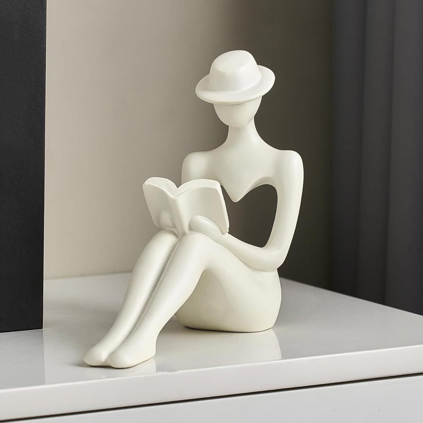 CEIERPH Lady Reading Statue Figurine, Home Decor Female Sculpture Accent for Shelves, Statue Gifts for Wife, Mom and Daughter