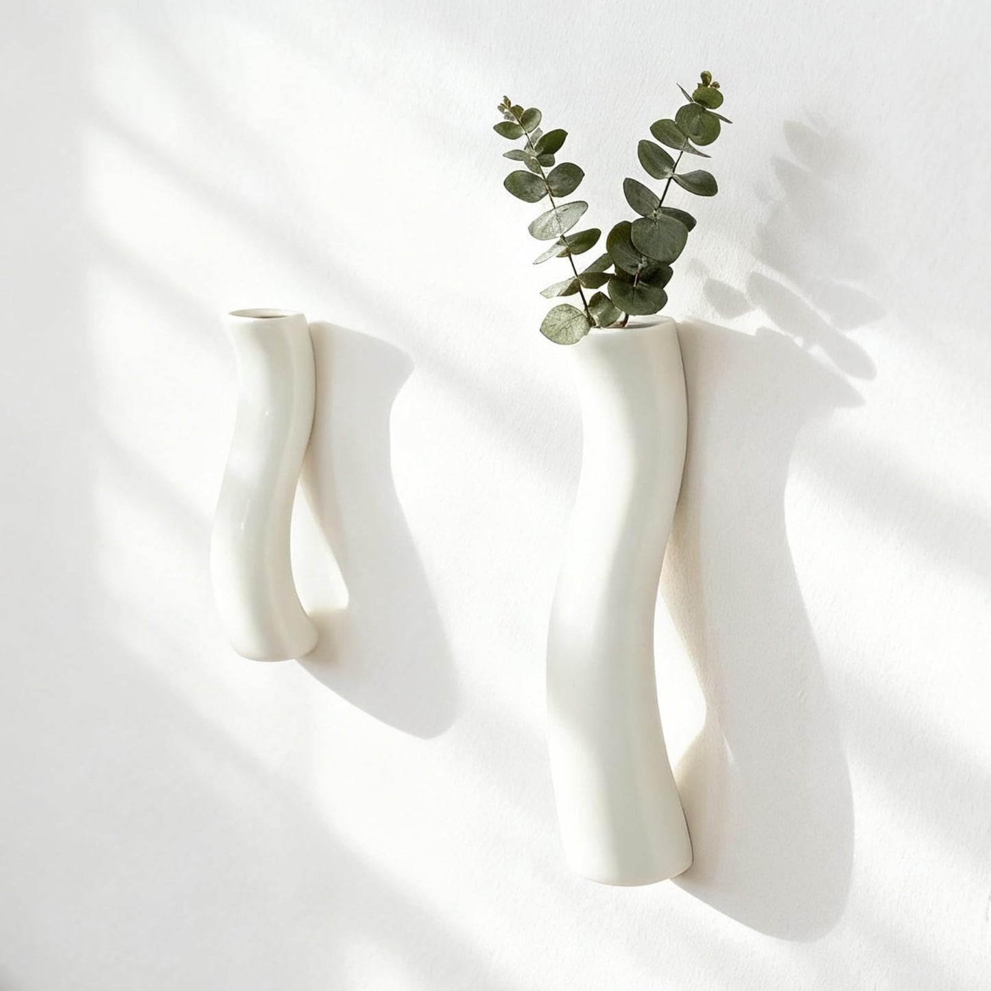 GDSZJLJ Set of 2 Wall Ceramic Vase, White Matte Hanging Wall Vase, Modern Minimalist Ceramic Vases for Dried or Fresh Flowers, Easy Mount Decor for Living Room & Entryway