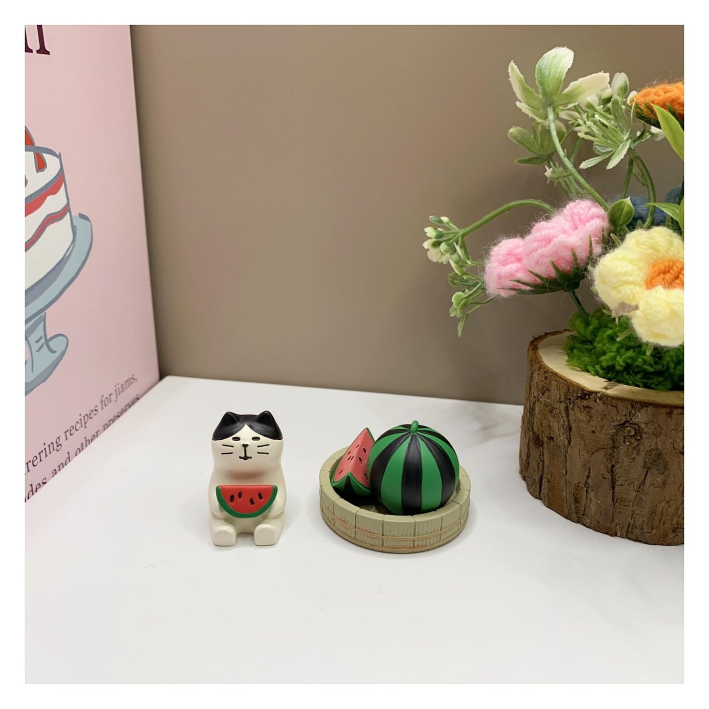 ZNWSRY Miniature Cat Figurines - Cute Watermelon Cat Sculpture for Shelf, Desk Decoration - Funny Desk Accessories - Perfect Cute Cat Gift for Cat Lovers