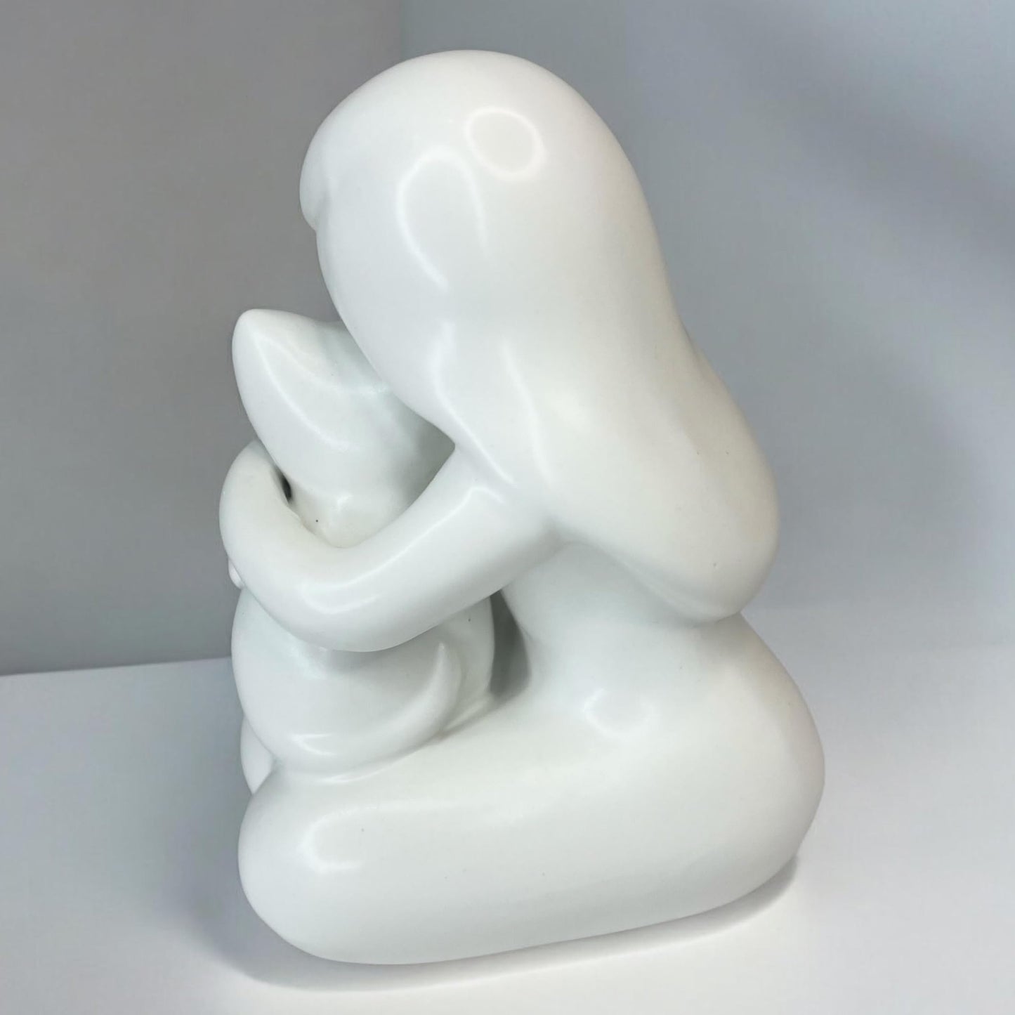 Top Brass Girl Hugging Cat Figurine/Kitty Love Statue – 5” Tall Ceramic Stoneware Simple Modern Pet Friendship Decor