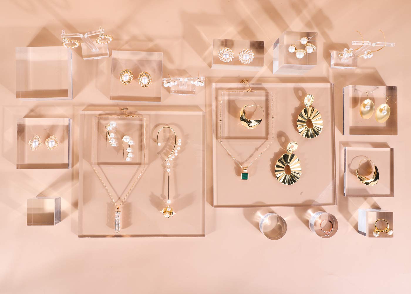 GemeShou Transparent jewelry risers for selling, Acrylic risers for earring display, clear block ring riser tray for online business Photography【3.15 L x3.15 W x0.79 H inch】