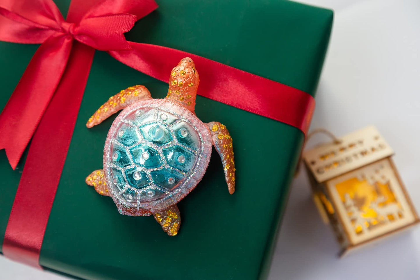 Set of 2 Hanging Sea Turtle Christmas Ornament, Hand Blown Resin Glass Sea Turtle Ornaments for Christmas Tree