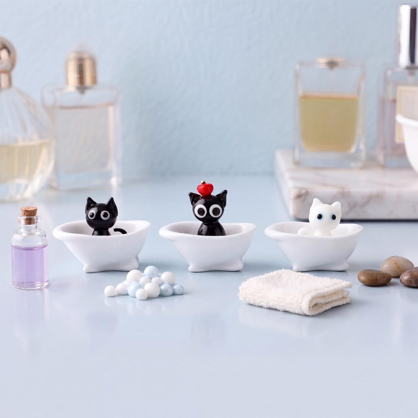 Novabright 3 Pcs Miniature Glass Cat-in-Bathtub Figurines Cute Mini Decorative Ornament for Dollhouse Unique Gift for Cat Lovers Lampwork Collection