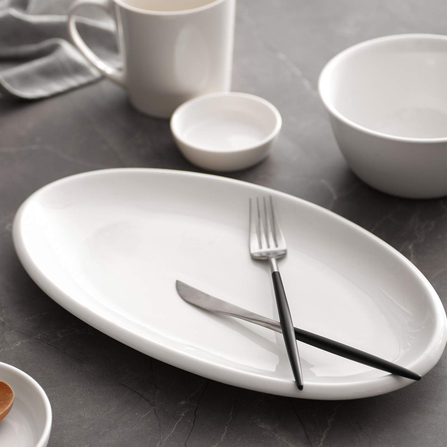 DOWAN 14" Serving Platters for Entertaining, Oval White Serving Plates, Party Serving Trays and Platters Oven Safe, Porcelain Dinner Serving Tray Serving Dishes for Meat, Set of 2