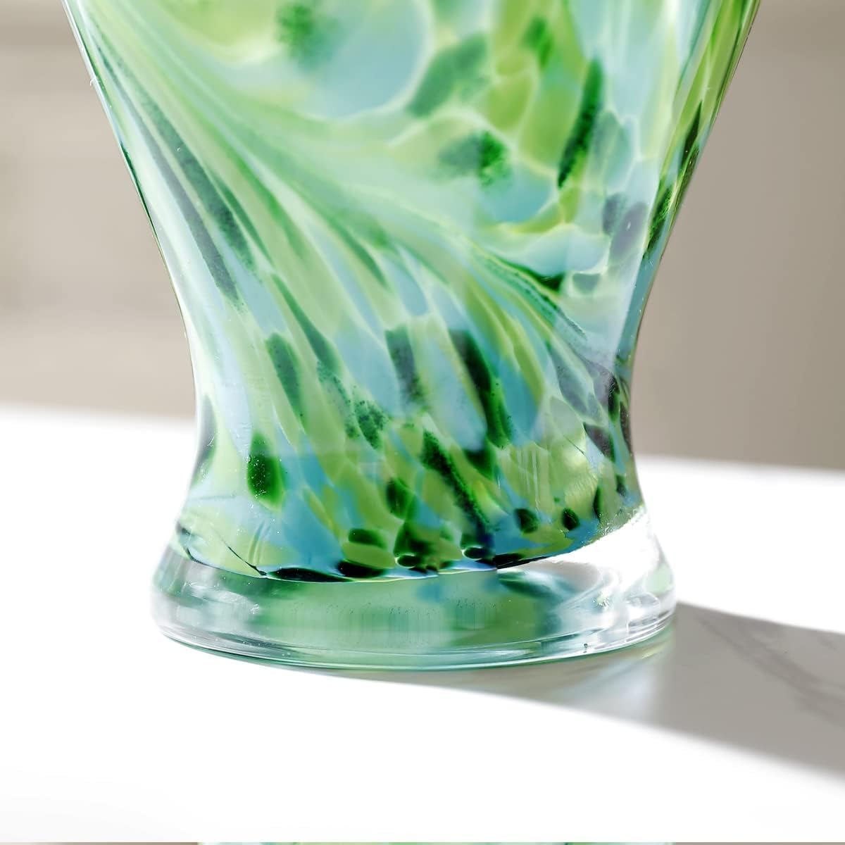 Classic Design Glass vase 11.8“ Green