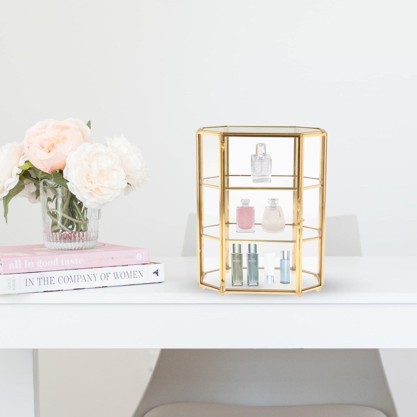 Three polygonal glass tiers keep rings, earrings, and necklaces separated without tangling. Holds 15–20 daily-wear pieces and shows everything at a glance