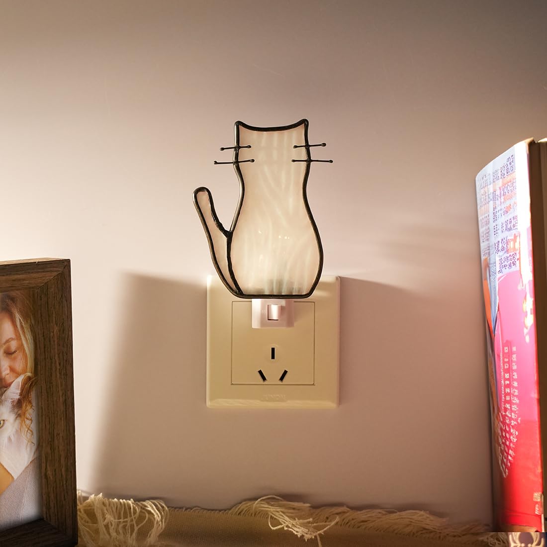 BOXCASA White Cat Night Light Stained Glass Lamp Warm Yellow Plug in