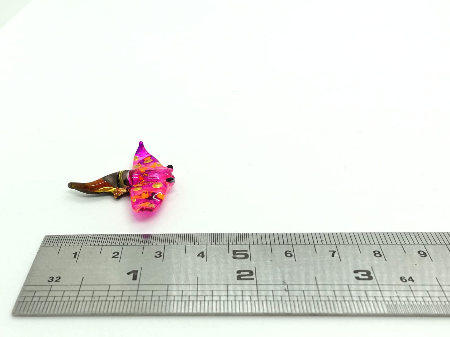 Sansukjai Manta Ray Tiny Miniature Glass Figurine – Handmade 1-Inch Blown Glass Animal – Cute Ocean Decor – Collectible Gift (Pink Purple)