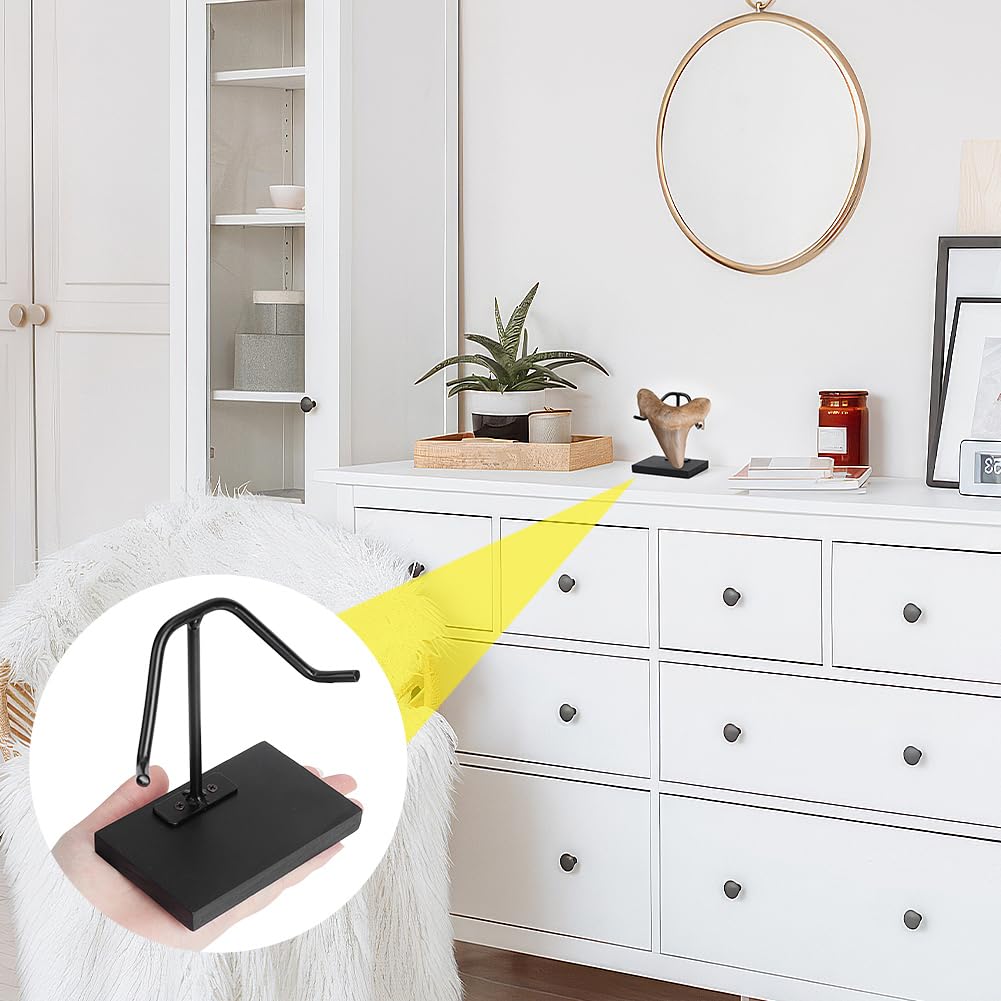 NBEADS 1 Pc Shark Tooth Display Stand, Metal Arm with Pinewood Base Shark Tooth Holder, Decorative Display Easel for Megalodon Shark Tooth Fossils Minerals Crystals Agate, 3.98x2.48x4.53 Inch