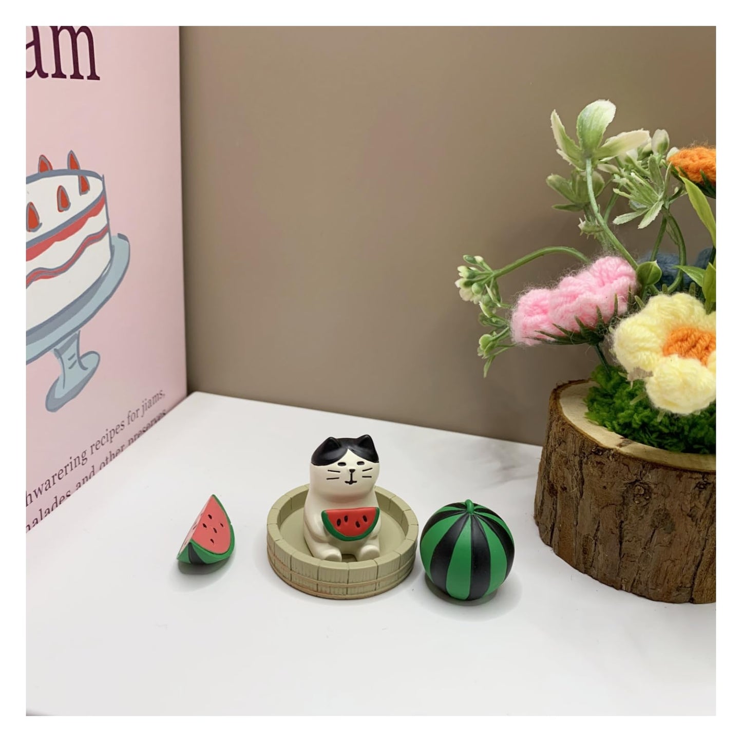 ZNWSRY Miniature Cat Figurines - Cute Watermelon Cat Sculpture for Shelf, Desk Decoration - Funny Desk Accessories - Perfect Cute Cat Gift for Cat Lovers