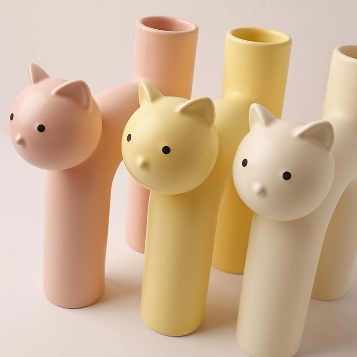 Cat Ceramic Vase Nordic U-Shape, Cute Cat Shaped Bud Vase Minimalist Boho Decor for Room Desk Shelf Entranceway Kitchen Table, Artistic Plant Holder (White)