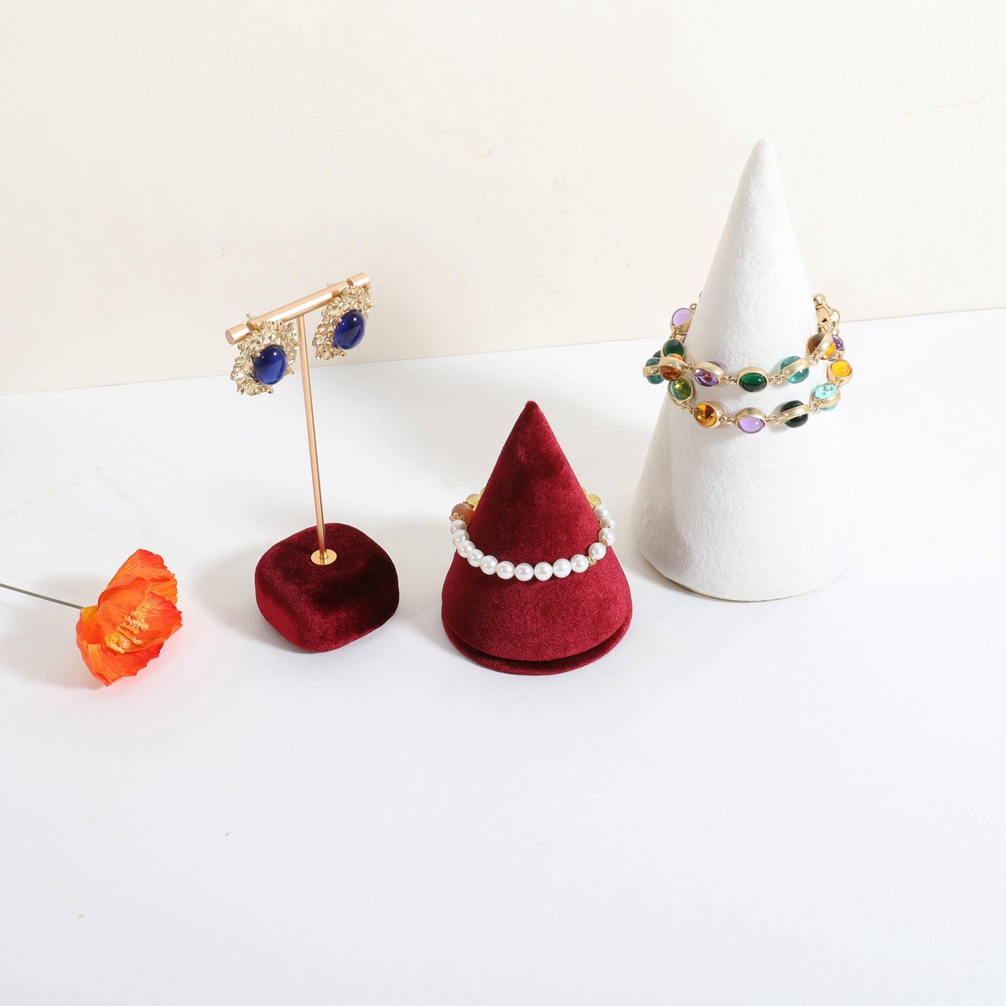 CHISTOR Cone Bangle Display for Jewelry, Cute Watch Holder Stand, Velvet Bracelet Display for Selling, Jewelry Storage Organizer【Red】