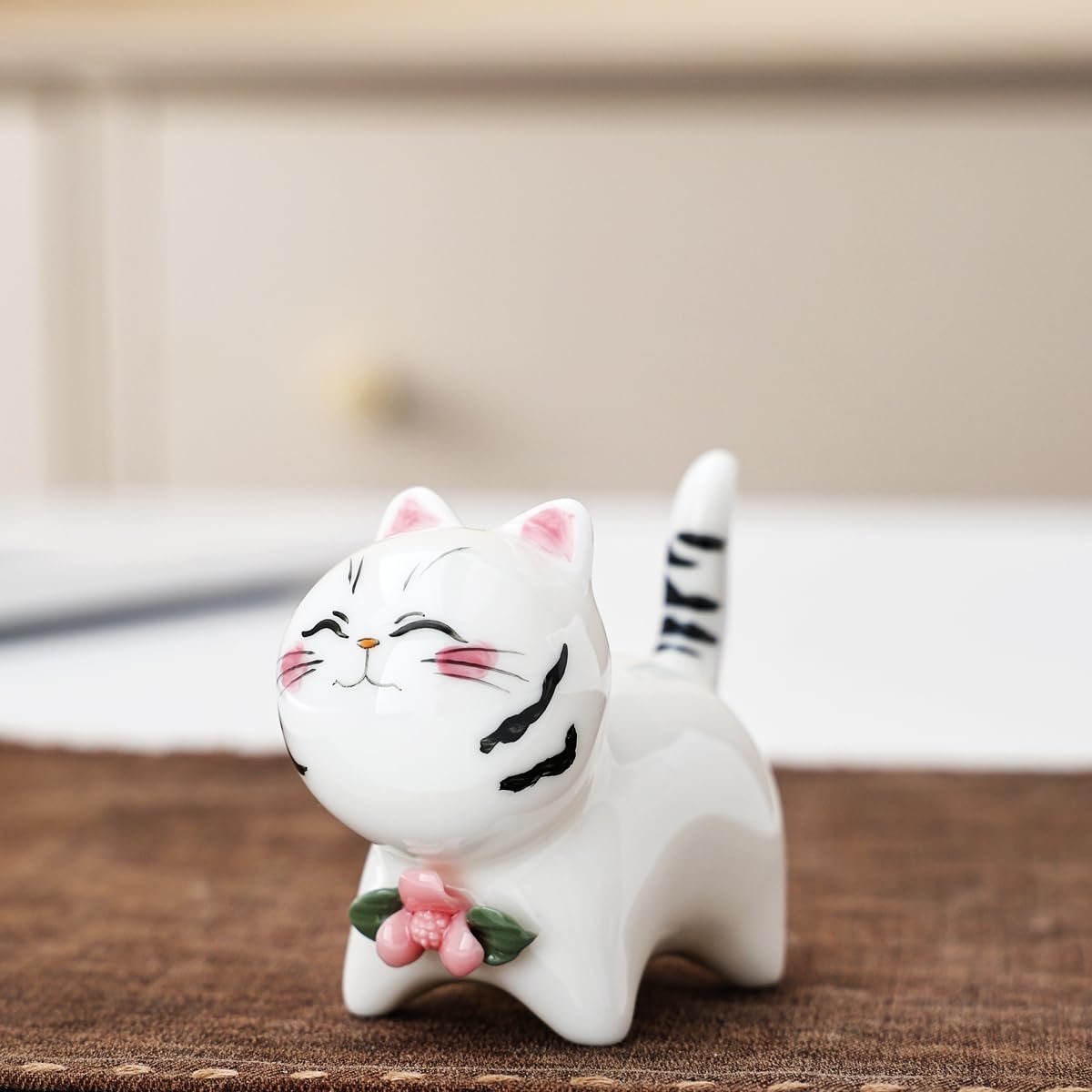 RiJinDuoJin Handmade Ceramic Cat Figurine, Cute Lucky Healing Cat Themed Decorative for Cat Lovers, Ideal for Desk, Bookshelf, Nightstand & Home Decor, for Mother’s Day, Easter, Birthday, Men & Women