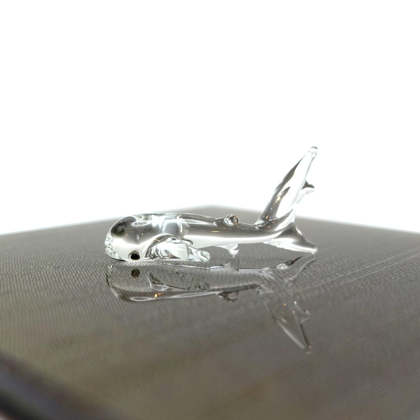 Sansukjai Whale-Shark Tiny Figurines Hand Blown Glass Art Sea Animals Collectible Gift Home Décor (Clear)