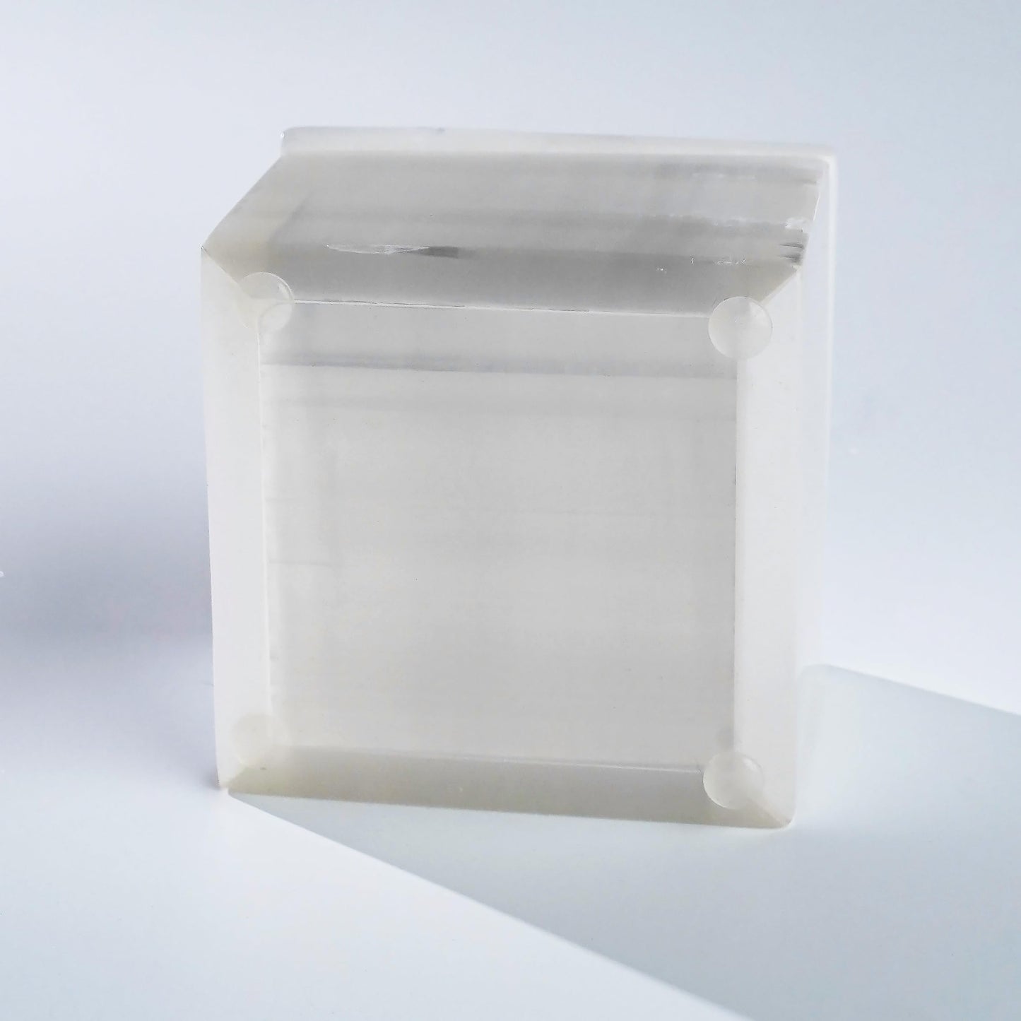 Real Natural Selenite Crystal Box Artisan-Crafted 4-Inch Stone Holder Geode Bowl with Lid Elegant Showpiece for Energy Cleansing, Display & Storage of Healing Stones, Jewelry & Meditation Tools