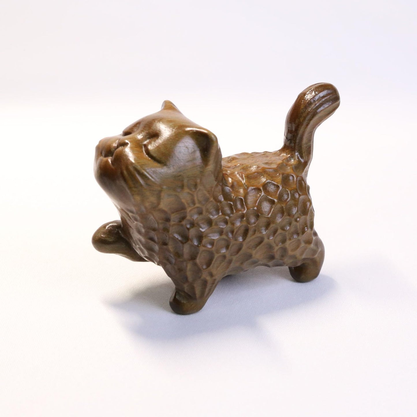 JouiiSiYa Hand Carved Green Sandalwood Cat Figurine - Proud Standing Pose Wooden Figurine, Cute Cat Desk Decor with Gift Box, 6.2x5x3cm
