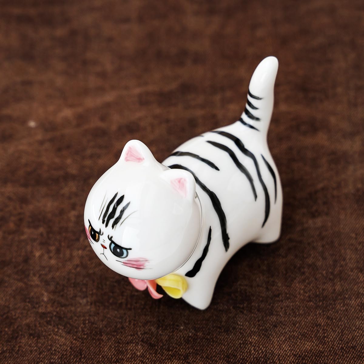 RiJinDuoJin Cute Lucky Healing Cat Themed Decorative, Handmade Ceramic Cat Figurine for Cat Lovers, Ideal for Desk, Bookshelf, Nightstand & Home Decor, for Mother’s Day, Easter, Birthday, Men & Women