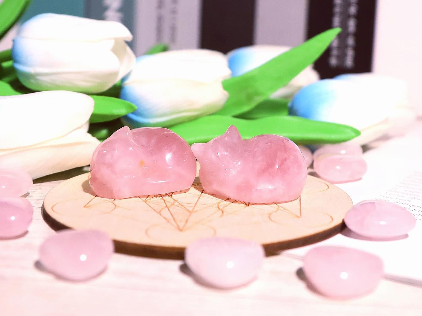 QINJIEJIE Rose Quartz Cat Figurine Natural Stone Statue Healing Crystals Gift Gemstone Sculpture Room Home Desk Lucky Decoration Gifts for Women