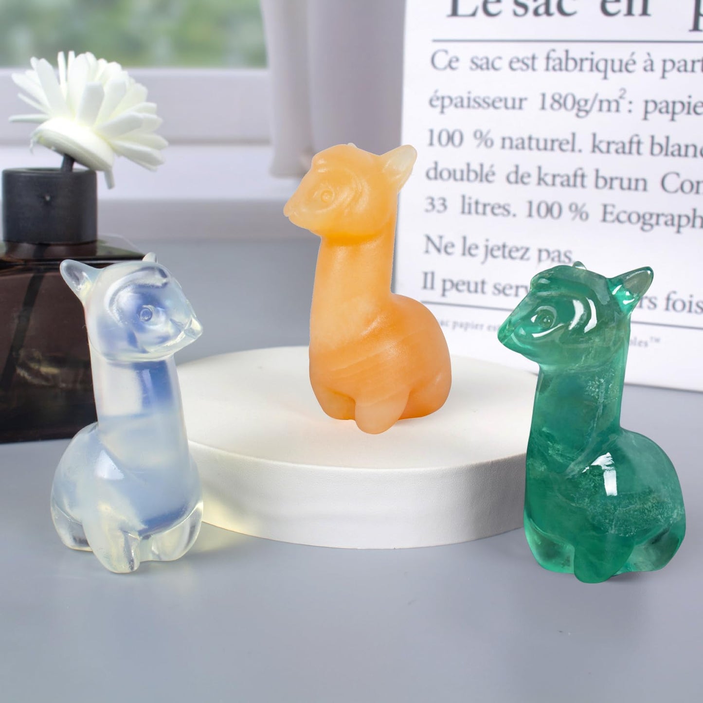 Ytbeoxk 2.1 inch Hand Carved Natural Fluorite Alpaca Statue Sparkling Desk Charm for Kitchen Serenity Zen Office Guardian Stress Relief Companions Statue Crystal Home Decor.