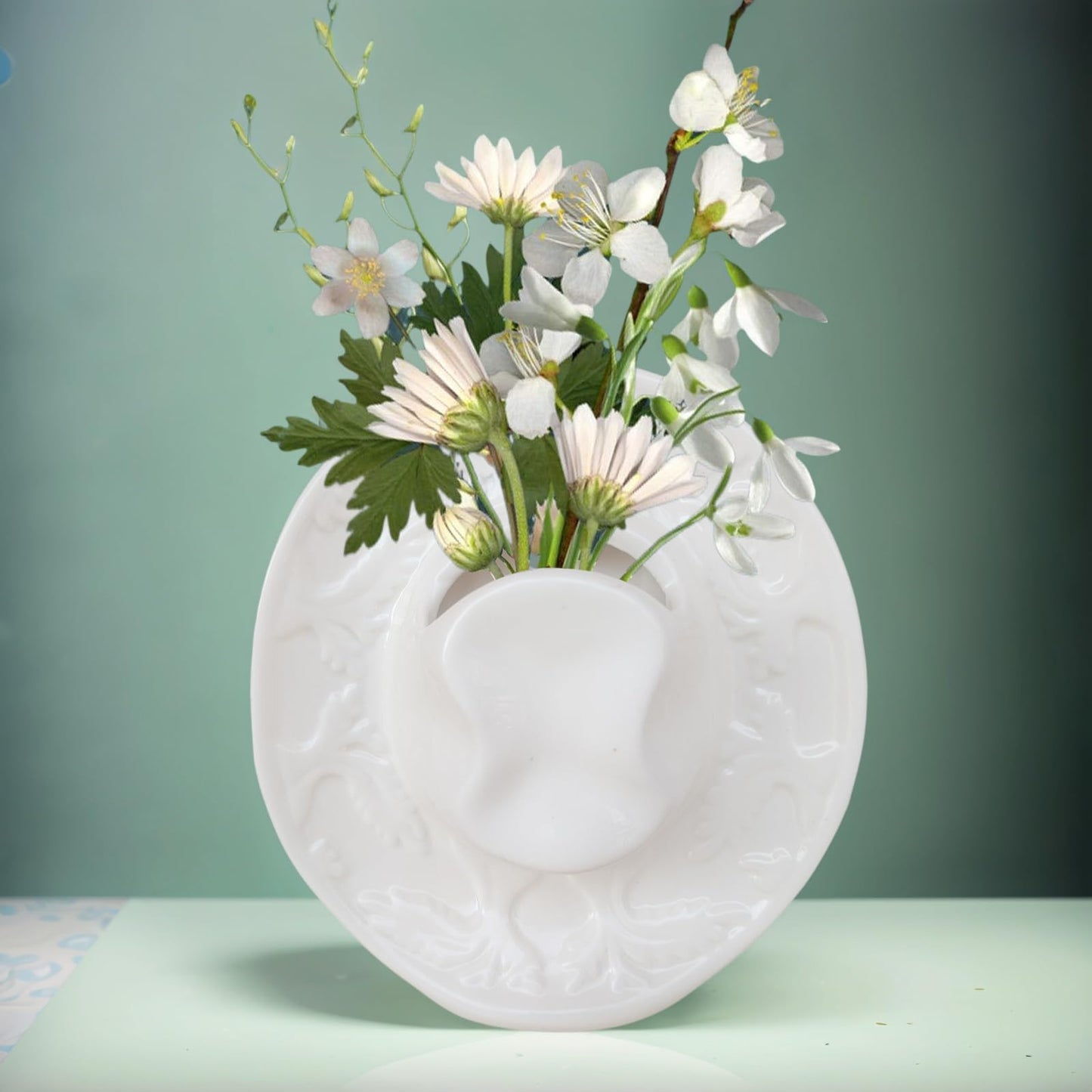 XMMEIMK Vase White Hanging Vase, Ceramic Cowboy Hat Wall Plant Holder, Unique Modern 3D Wall Art Decoration