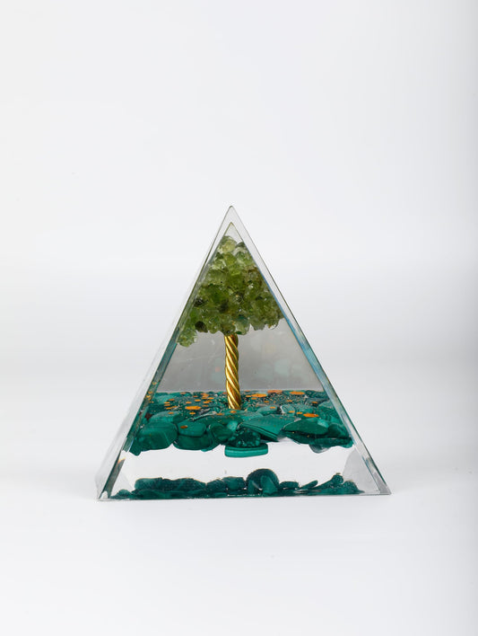 Pankósmios Orgonite Pyramid for Positive Energy, Healing & Meditation - Amethyst & Obsidian Crystal Chakra Pyramid for Stress Relief, Reiki Healing, Luck & Fortune Attraction - Green